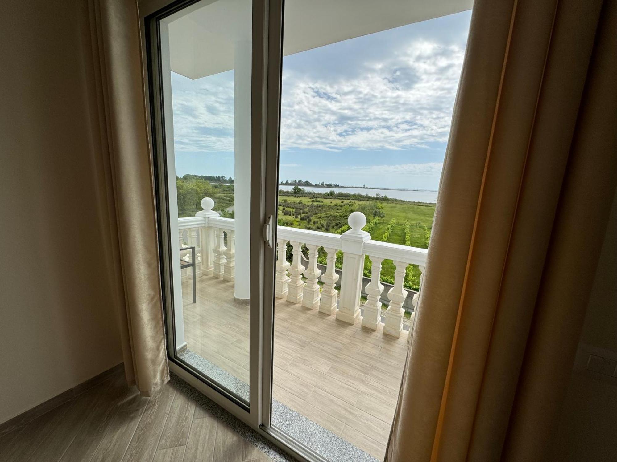 Vila Horizont Baks-Rrjoll Exteriör bild